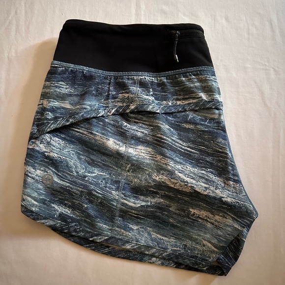 Lululemon Speed Short *4-way Stretch size 6 - Picture 6 of 9